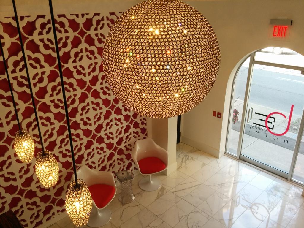 Baystreet Hotel/Motel Торонто Екстериор снимка