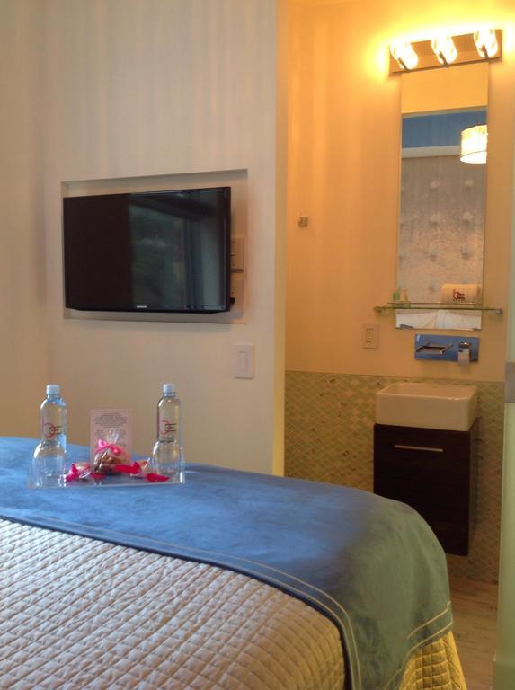 Baystreet Hotel/Motel Торонто Стая снимка
