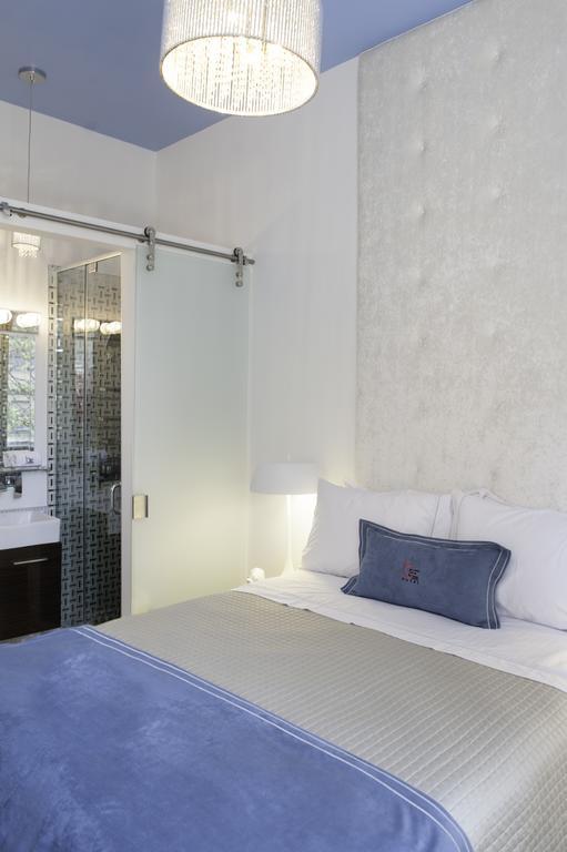 Baystreet Hotel/Motel Торонто Стая снимка