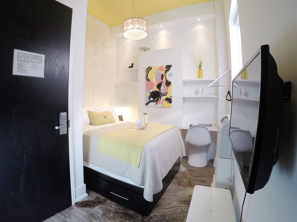 Baystreet Hotel/Motel Торонто Екстериор снимка