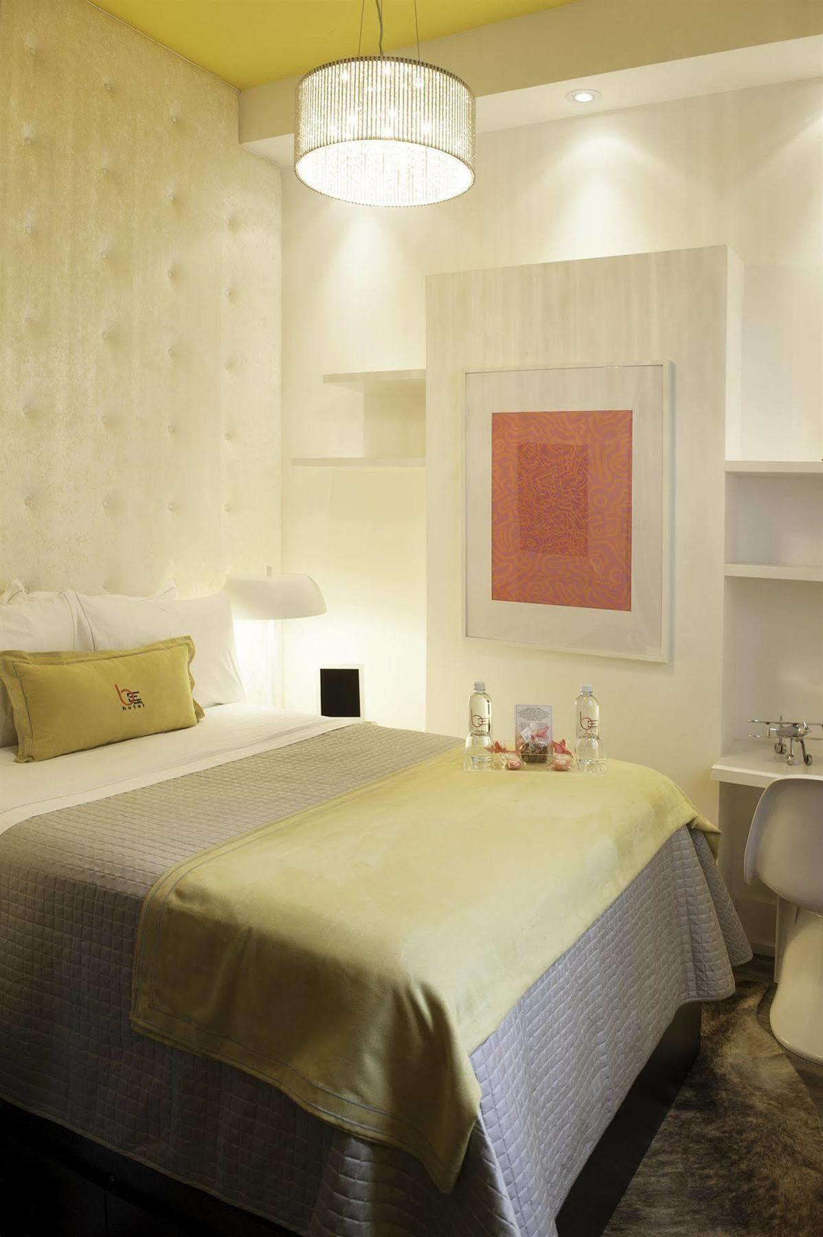 Baystreet Hotel/Motel Торонто Екстериор снимка